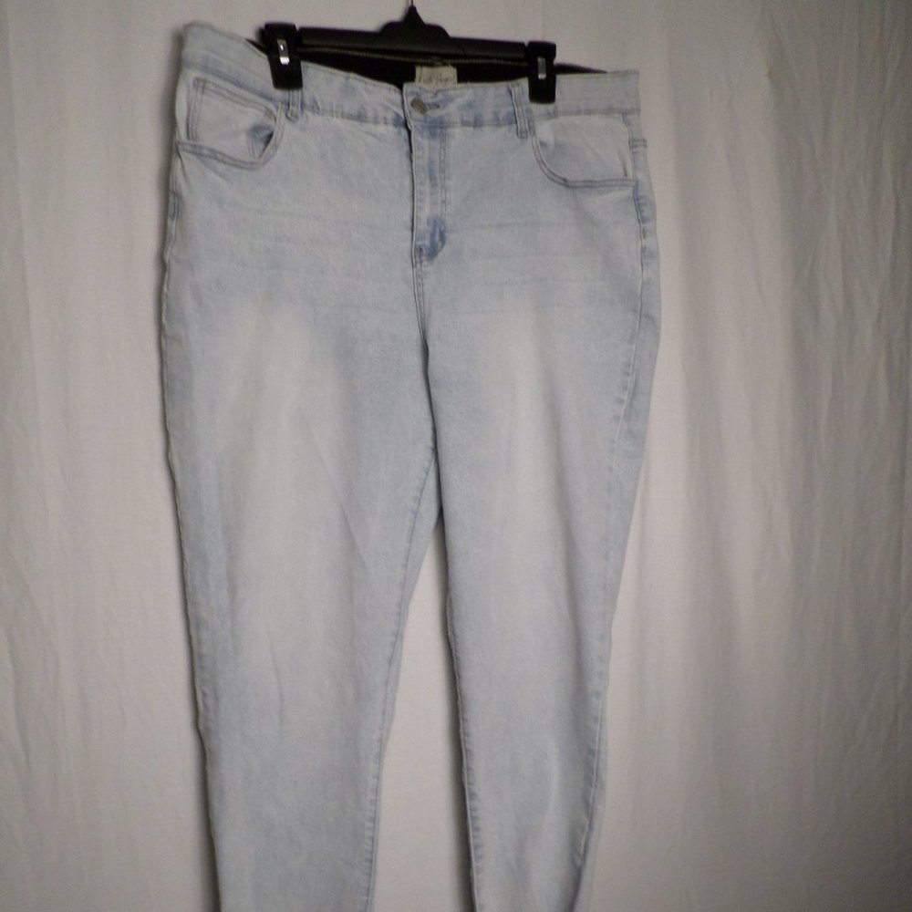 Charlie Paige Light Denim Distressed Fantastic  Midrise Raw Cut Womens XL Jeans